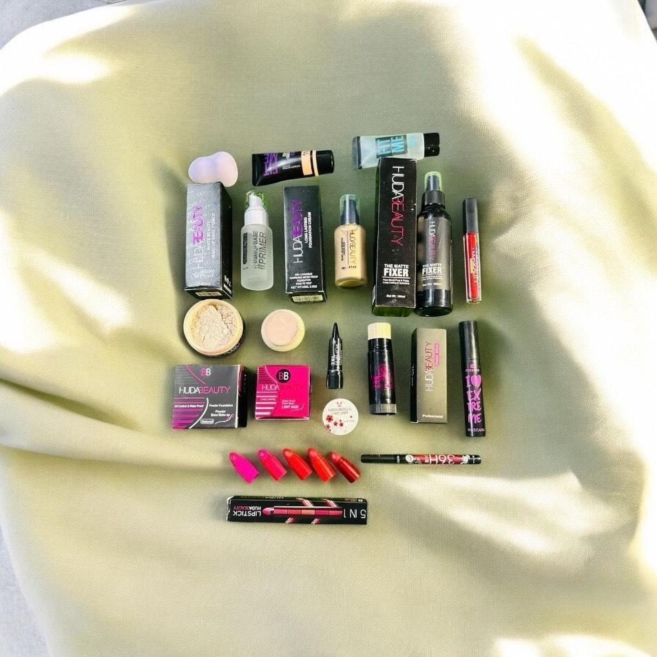 15 in 1 makeup deal free delivery